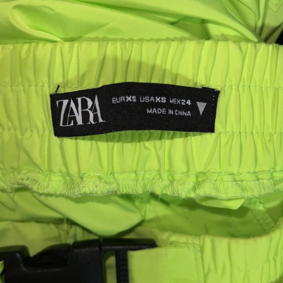 ZARA size xs neon yellow polyester puffer cargo shorts - Picture 3 of 6